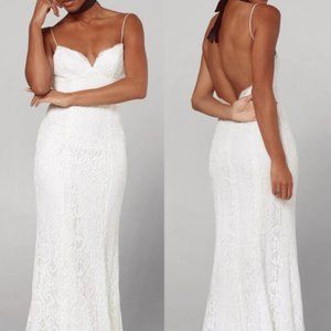 FAME AND PARTNERS Sirene Scalloped Lace Gown Ivory